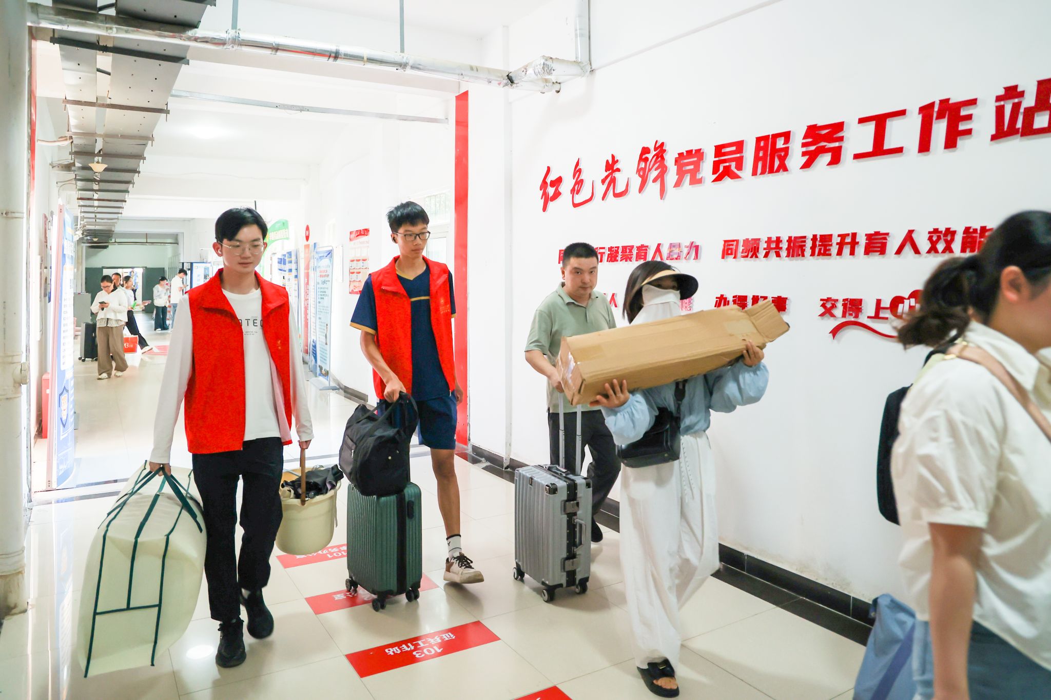 新葡萄8883官网AMG发挥“党员先锋岗”的实践教育作用.jpg